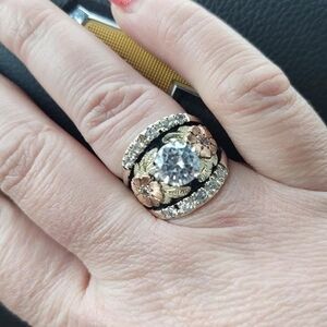 Hyo Gold and Silver Floral Ring